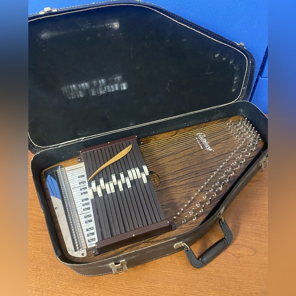 Vintage Oscar Schmidt 15 Chord Autoharp